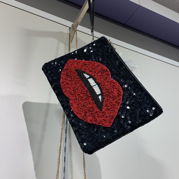 Bead Sequin lip clutch - Picture 15 of 15